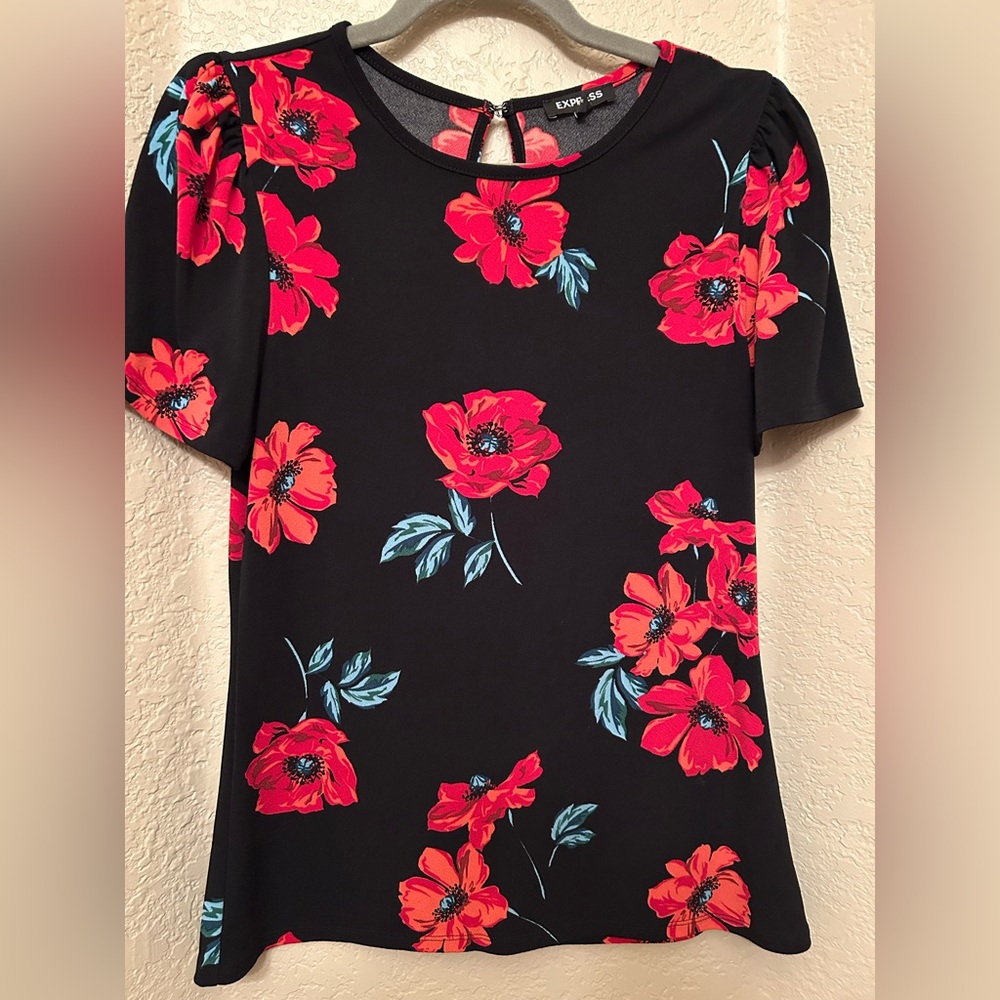Express Preloved Pullover Top, Size Medium - image 1